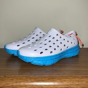 Kane Revive Recovery Shoe | US 8 Women’s US 6 Men’s | EUC | White/Blue/Salmon
